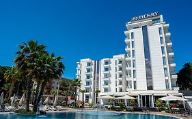 Henry Resort & Spa